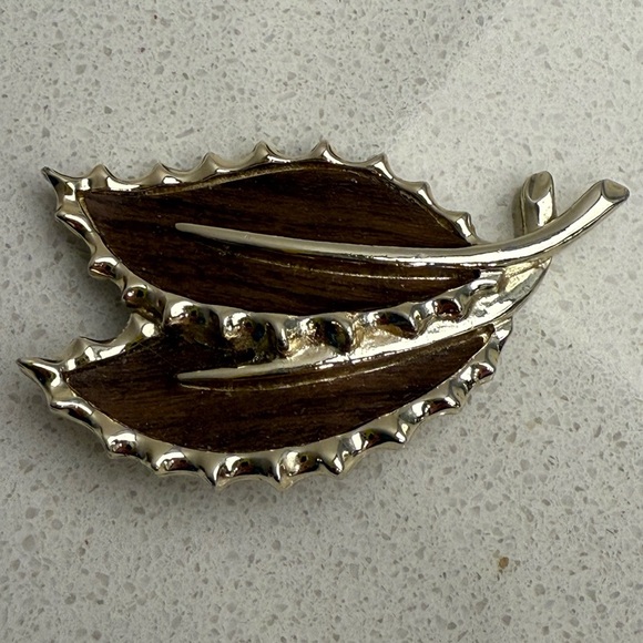 Vintage Sarah Coventry Leaves Brooch Gold Tone 1968 MCM Wooded Beauty - Picture 4 of 9